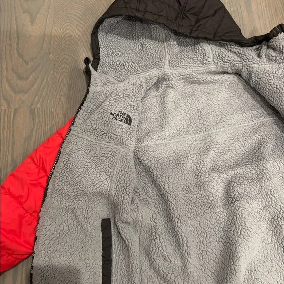 The North Face Two-Tone Hooded Jacket - Picture 4 of 9